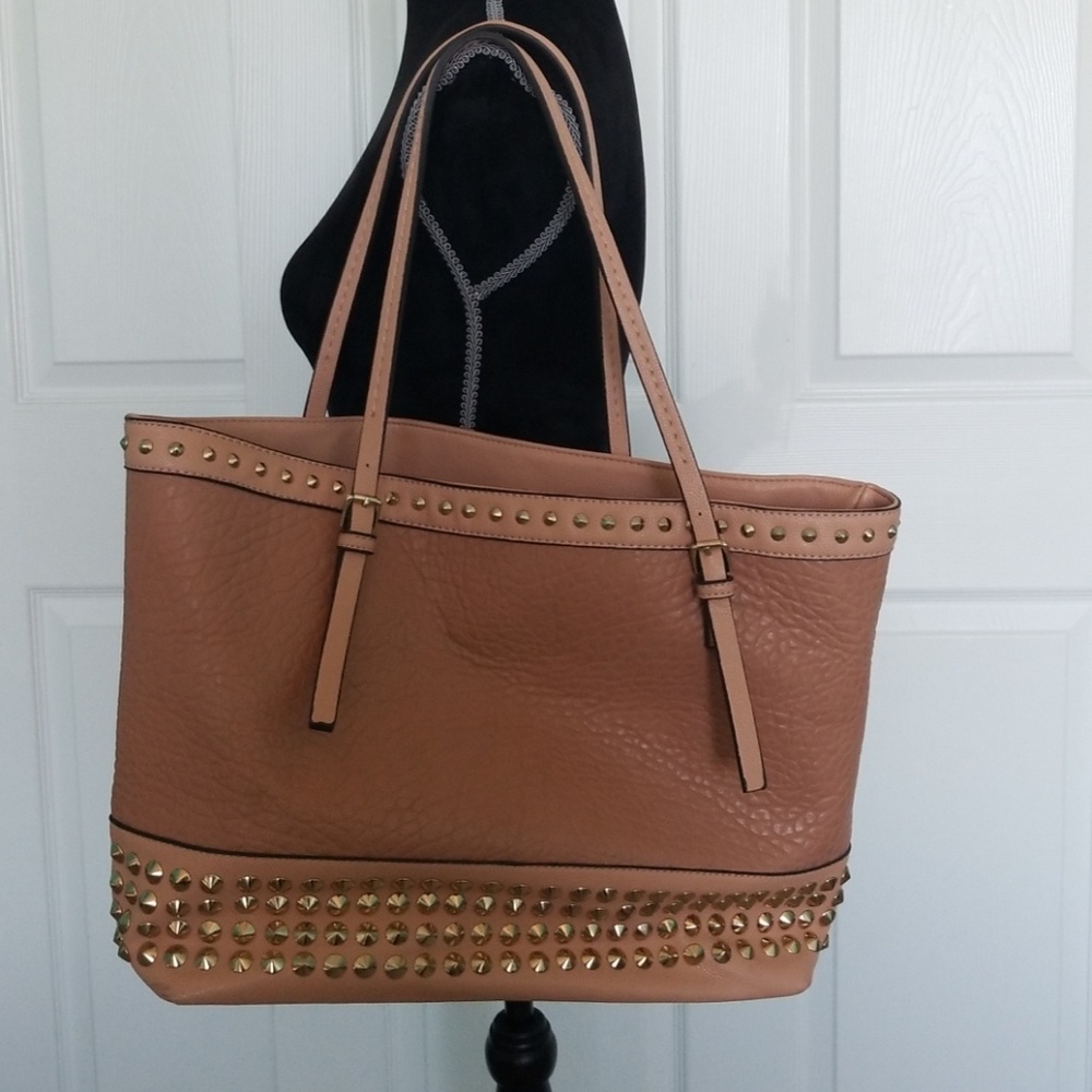 Super nice pink/salmon color purse/bag